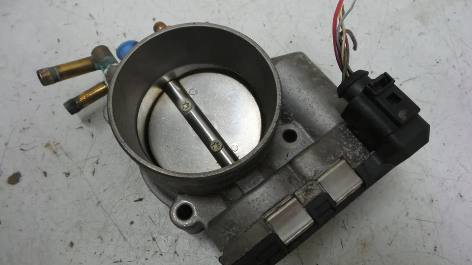 BOITIER PAPILLON Audi A6 Avant (C5) Combi 2.4 V6 30V (BDV) 2003 078133062B - Photo 1/1