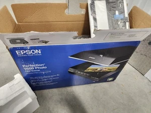 Epson Perfection V600 Photo Color Scanner 6400 x 9600 dpi Film Document New Open - Photo 1/6