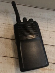 VX Standard EVX-261-G6-5 UHF 403-470 MHz 5W Two Way Radio - Picture 1 of 6