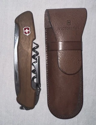 Bolsa de couro Victorinox WINE MASTER MADEIRA DE NOGUEIRA para Wine Connoisseurs 0.9701.63 - Imagem 1 de 2