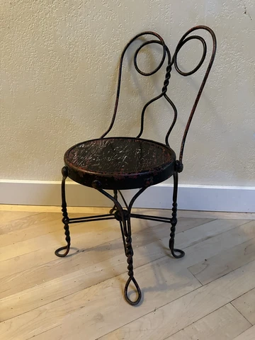ANTIQUE VINTAGE CHILD DOLL SIZED TWISTED IRON METAL ICE CREAM PARLOR CHAIR Cover