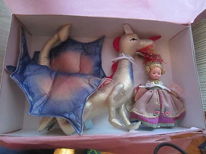 Madame Alexander Princesa y el Dragón Como Nuevo en Caja - RARO - Imagen 1 de 5