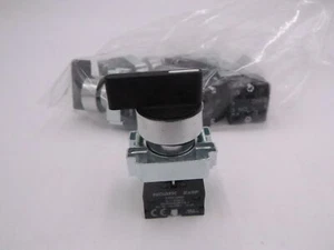 6Pack Noark 3-Position Locking Selector Switches 1200544 Rotary 125/240/415 V - Picture 1 of 4