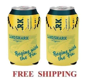 LANDSHARK LAGER 2 SOPORTES PARA LATAS DE CERVEZA SHARKBITE ENFRIADOR COOLIE KOOZIE HUGGIE NUEVO - Imagen 1 de 2