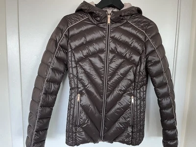 Chaqueta BCBG Generation para mujer XS marrón ultraligera empaquetable con capucha Foto 1 de 4