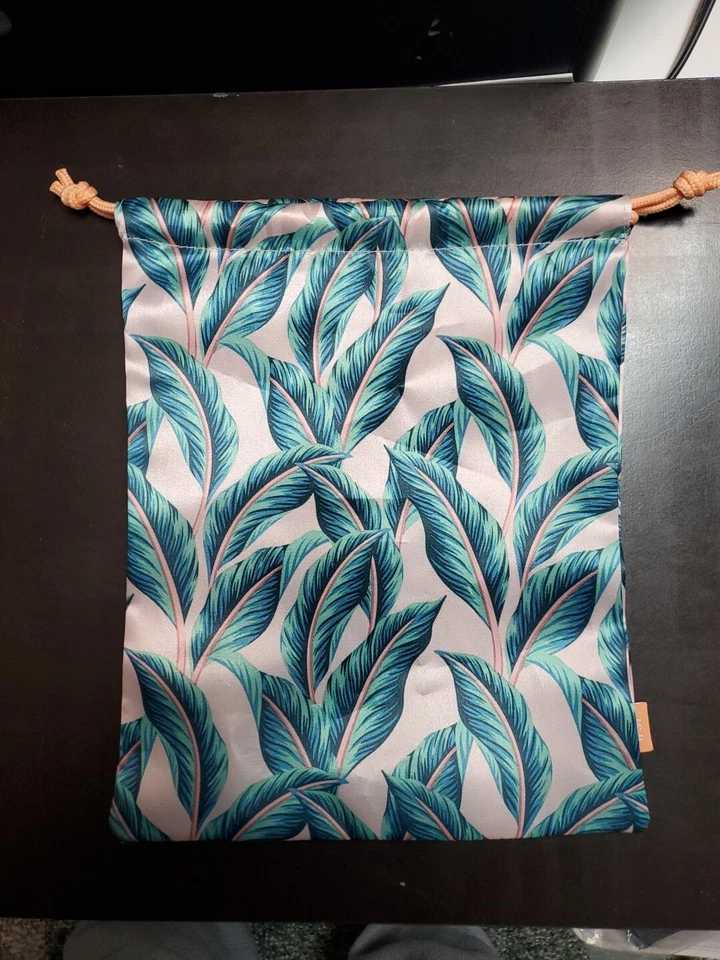 IPSY Plus Drawstring Makeup Cosmetic Bag Green Leaf New - Image 1 of 1