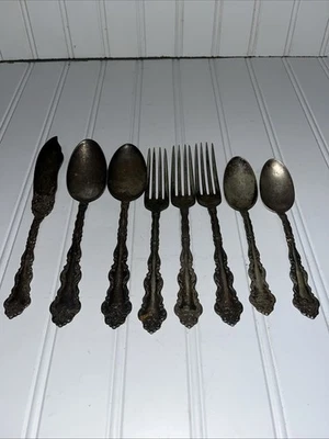 Antique Holmes & Edwards XIV Silver Plate Orient / Venice Pattern Lot Of 8 - Image 1 of 4