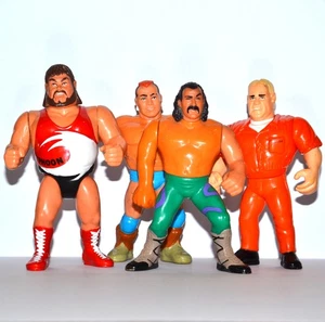 4 x Hasbro WWF Wrestling Figuren Tatanka, Nailz, Typhoon & Jake Roberts - Bild 1 von 5