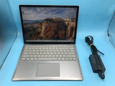 Microsoft Surface Laptop 2 1769 13.5" Touch i7-8650U 1.90GHz 8GB RAM 256GB SSD - Image 1 of 4