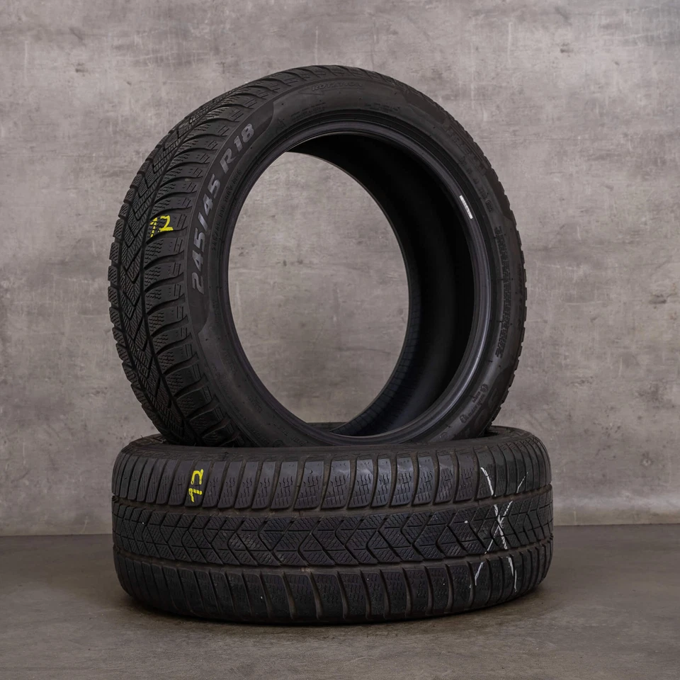 2x 245/45 R18 100V Pirelli Winter Sottozero 3 MOE DOT 0522 5 mm Winterreifen - Bild 1 von 1