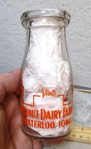 Walnut Dairy Farm Waterloo Iowa half pint glass Milk Bottle, nice colors - Picture 1 of 7