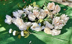 Riesiges Set virale Seide Faux langer Stiel Pfingstrose/Rose Rouge/creme/weiß/hellbraun Ashland neu - Bild 1 von 21