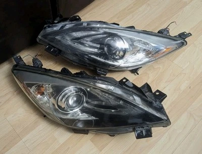 2010 2011 2012 2013 Mazda 3 HID Xenon Headlight Driver & Passenger - Imagem 1 de 4