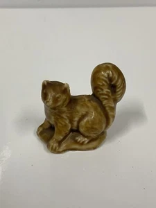 Vintage Wade Whimsies Squirrel Miniature Porcelain Figurine Red Rose Tea - Picture 1 of 7