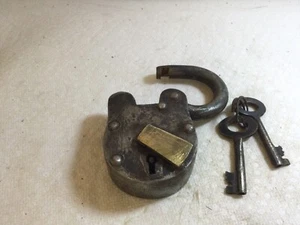 EARLY SMITHY MADE,RIVETED .BRASS KEY HOLE COVER,2 KEYS,GOOD WORKING ORDER. - Picture 1 of 4