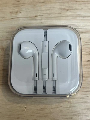 Apple Lightning Port Earbuds A1748 Authentic Wired - White 🎵 - Image 1 of 2