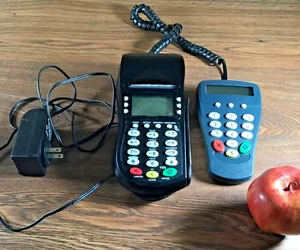 Hypercom Portable Credit Card Terminal T4205 Black Wired 24MB LCD 19-Key Buttons - Picture 1 of 17