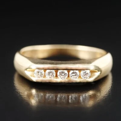 $3750 / Alianza de anillo de bodas de diamantes tallados en arte para hombre / Oro amarillo de 14K Foto 1 de 3