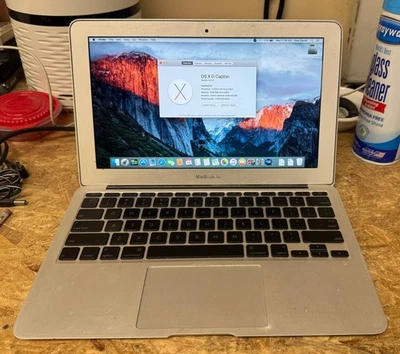 Apple MacBook Air 11 pulgadas mayo 2011 1,4 GHz Intel Core 2 Duo (MC505LL/A) Foto 1 de 3