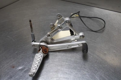 00-04 APRILIA SL1000 FALCO RIGHT REARSET REAR SET DRIVER FOOT PEG REST DAMAGED Foto 1 de 4