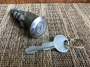 Vintage 1970s 1980s FoMoCo Ford Trunk Door Lock Cylinder Tumbler (IS-1201) - Foto 1 di 7
