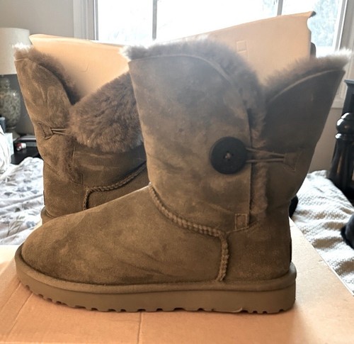 Stivaletti Ugg donna Bailey Button II scarpe pelle di pecora taglia 8
