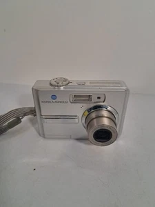 Konica Minolta Dimage E500 5.0MP Digitalkamera 12x Zoom mit Trageriemen - Bild 1 von 2