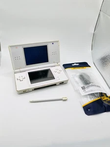 Nintendo DS Lite Bianco Buone Condizioni Con Caricatore e Pennino Compatibile - Foto 1 di 6