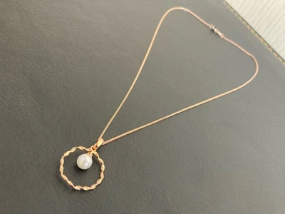 Collar colgante de perlas Akoya de oro de 18 quilates de 15 pulgadas Foto 1 de 4