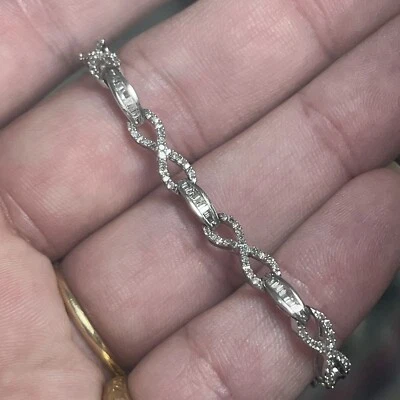 "Pulsera de diamantes de oro blanco de 6"" para muñeca pequeña" Foto 1 de 4