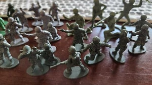Vintage Tim Mee Galaxy Laser Space Team Astronauts Aliens Plastic Figures 1970s - Picture 1 of 7