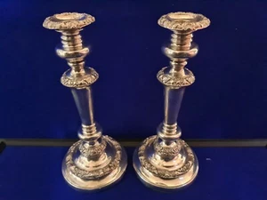 Par de Candelabros Sheffield Plate del Siglo XIX Decorados con Cáscara - Excelente - Imagen 1 de 12
