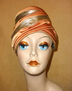 Sombrero de turbante metálico dorado y melocotón de 1960 - Hecho en Unión para AM&A Buffalo - Imagen 1 de 9