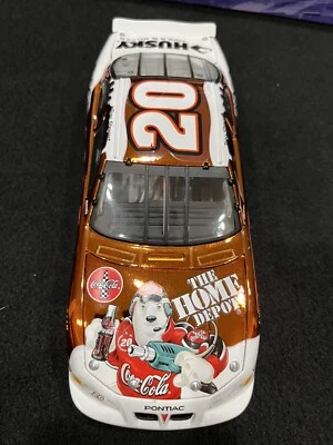Tony Stewart #20 Home Depot/Coca-Cola Polar Bear 2001 color cromo 1:24 Foto 1 de 4