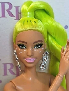 MUÑECA BARBIE EXTRA #11 Pelo Verde ARTICULADA Desnuda Para Tatuajes ÚNICOS ESTRELLAS OLIVIA - Imagen 1 de 11