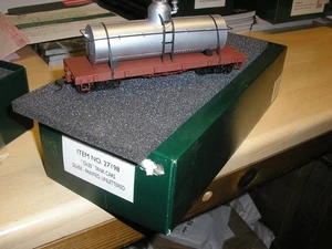 Bachmann Spectrum On30 tank wagon. Silver painted. Unlettered. 27198. - Picture 1 of 2