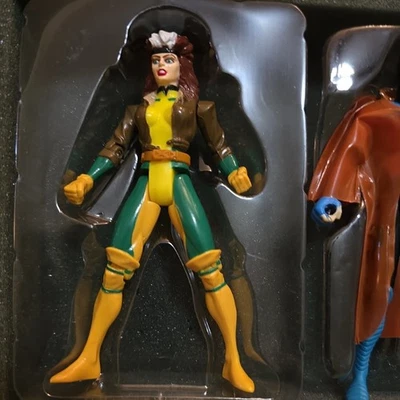Экшн-фигурка Uncanny X-Men ToyBiz Rogue Gambit Storm Bishop лот из 4 - Изображение 1 из 4