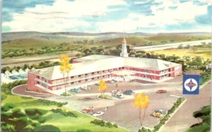 1960s CT Postcard Sheraton New Englander Motor Inn Greenwich Motel Old Cars - Picture 1 of 2