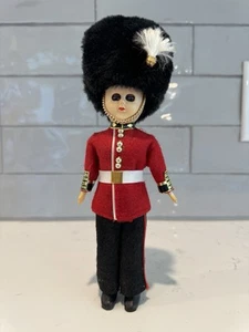 Muñeca vintage Soldier Mountie ojos móviles - Imagen 1 de 5