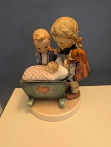 MI HUMMEL #333 “BLESSED EVENT”- 5.5” TALL TMK-6 Signed Excellent Condition - Picture 1 of 2