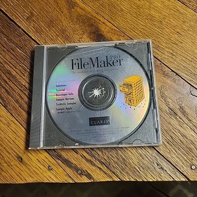 Claris Pro FileMaker 1995 PC MAC CD Software Powerful Data Management - Image 1 of 4