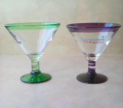 2 vasos de margarita hamburguesa con queso púrpura en el paraíso y tallo remolino verde 8b Foto 1 de 4