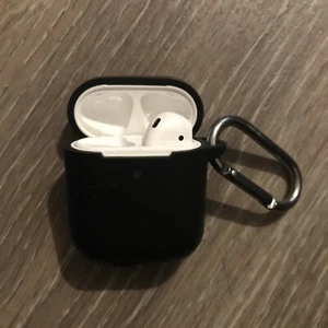 Apple Airpods - Photo 1 sur 2