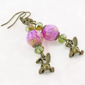 Pendientes de conejo de Pascua de metal tono dorado y vidrio rosa antiguo de SoniaMcD - Imagen 1 de 13
