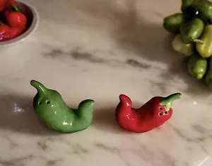 Paprika Salz & Pfefferstreuer Keramik grün rot neu Küchentisch Chili - Bild 1 von 3