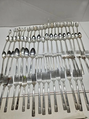 Lote de 82 peças de placa de nobreza vintage 4 coroas mix prata prato talheres - Imagem 1 de 4