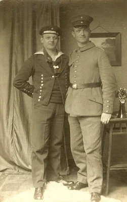 Puerto. Foto: ¡RARO! Marina Imperial 'Submarinos' (submarino) marinero con soldado Foto 1 de 3