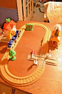 Juego de tren de empuje GeoTrax Cross Valley Junction C1857 Fisher Price casi completo - Imagen 1 de 15