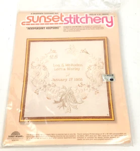 Kit de bordado Sunset Stitchery 1979 vintage #2670 recuerdo de aniversario nuevo de Lote Antiguo - Imagen 1 de 7