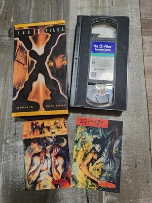 THE X FILES Squeeze / Tooms (1993 1994 VHS) With 2 Promo Insert Trade Cards - Image 1 of 4